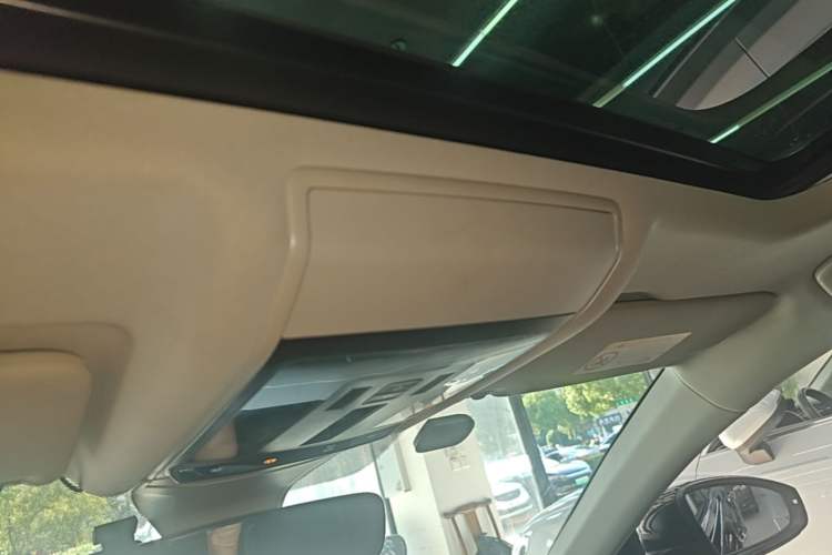 Used Volkswagen Passat 2023 Facelift 330TSI Luxury Edition Headliner