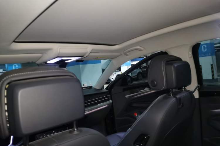 Used Volkswagen Passat 2023 Facelift 330TSI Luxury Edition Headliner