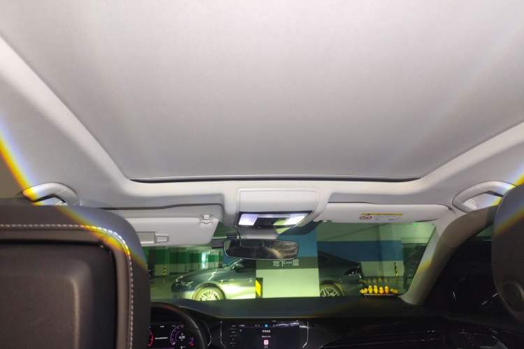 Used Volkswagen Passat 2023 Restyled 330TSI Starry Luxury Edition Headliner