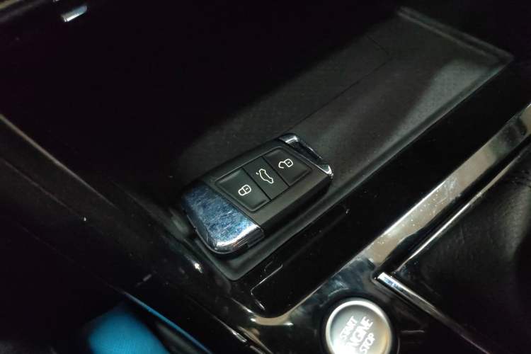 Used Volkswagen Passat 2023 Facelift 330TSI Luxury Edition Interior 1