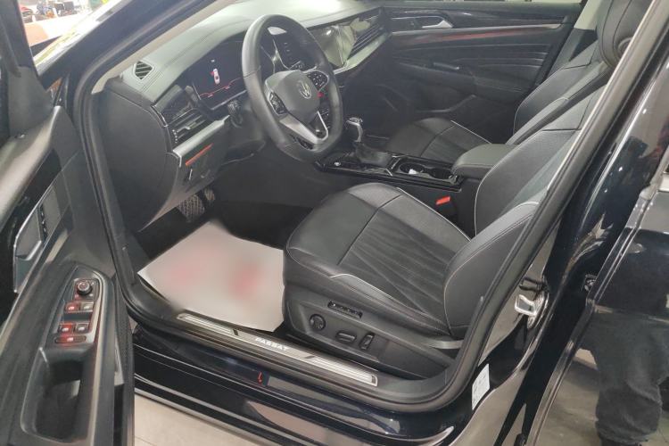 Used Volkswagen Passat 2023 Facelift 330TSI Luxury Edition Interior 1
