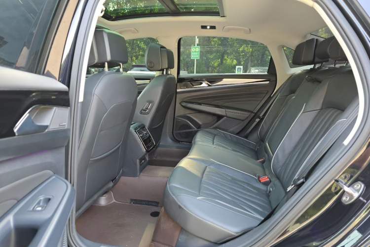 Used Volkswagen Passat 2023 Facelift 330TSI Luxury Edition Interior 1