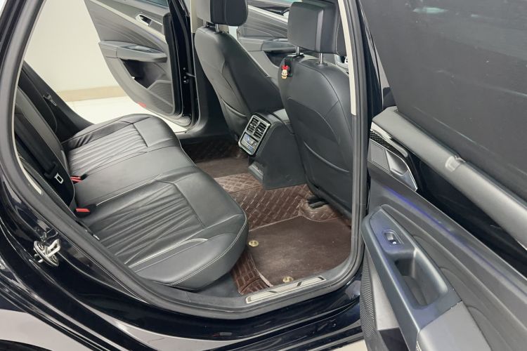 Used Volkswagen Passat 2023 Facelift 330TSI Luxury Edition Interior 10