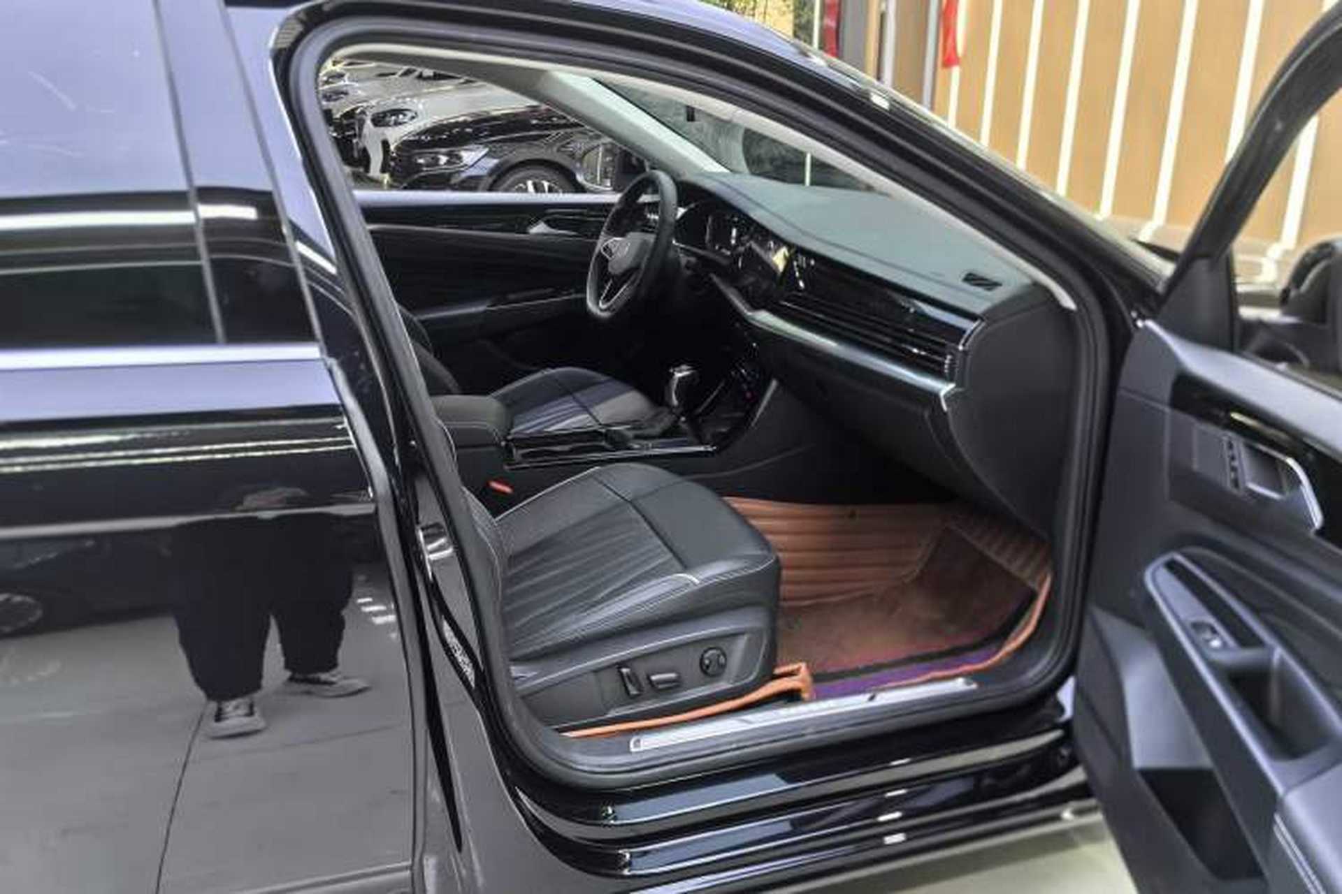Used Volkswagen Passat 2023 Facelift 330TSI Luxury Edition Interior 10
