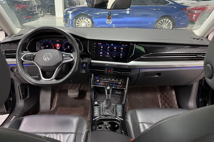 Used Volkswagen Passat 2023 Facelift 330TSI Luxury Edition Interior 11