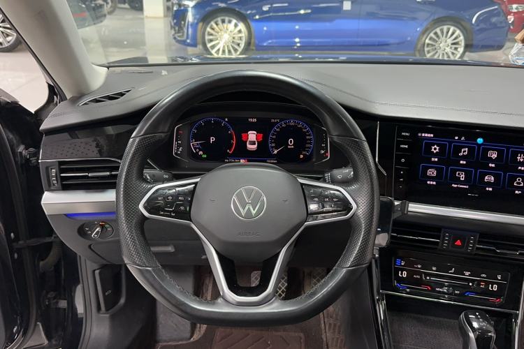 Used Volkswagen Passat 2023 Facelift 330TSI Luxury Edition Interior 12