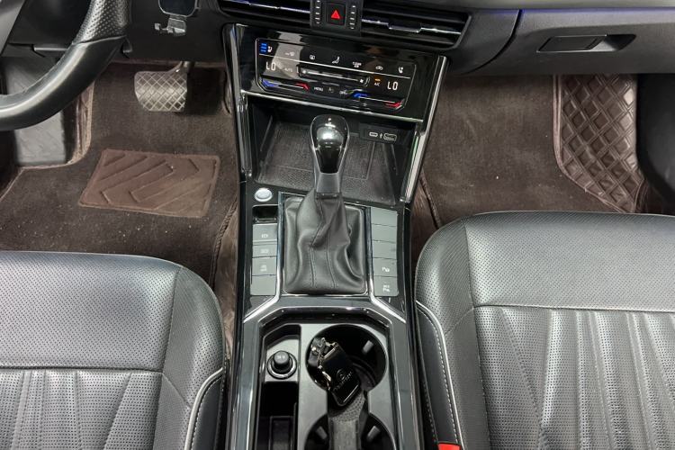 Used Volkswagen Passat 2023 Facelift 330TSI Luxury Edition Interior 14