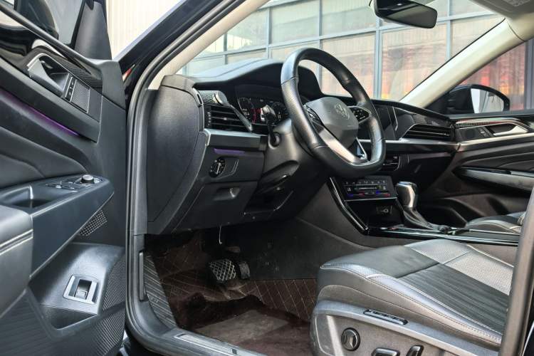 Used Volkswagen Passat 2023 Restyled 330TSI Starry Luxury Edition Interior 2