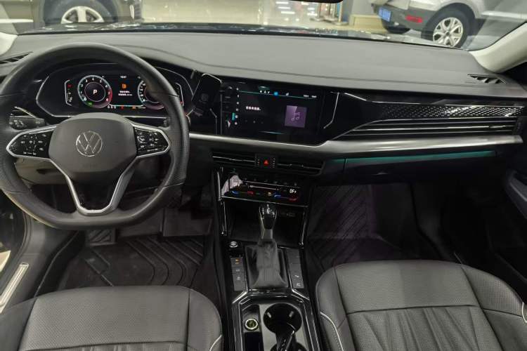 Used Volkswagen Passat 2023 Facelift 330TSI Luxury Edition Interior 2