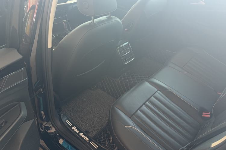 Used Volkswagen Passat 2023 330TSI Elite Edition Interior 2