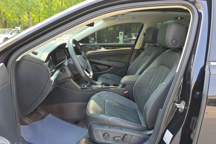 Used Volkswagen Passat 2023 Facelift 330TSI Luxury Edition Interior 2