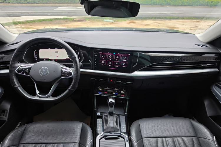 Used Volkswagen Passat 2023 330TSI Starry Luxury Edition Interior 2