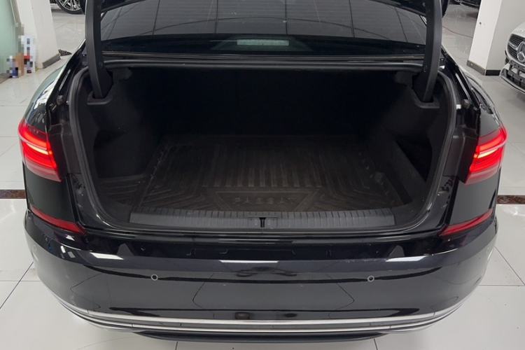 Used Volkswagen Passat 2023 Facelift 330TSI Luxury Edition Interior 3