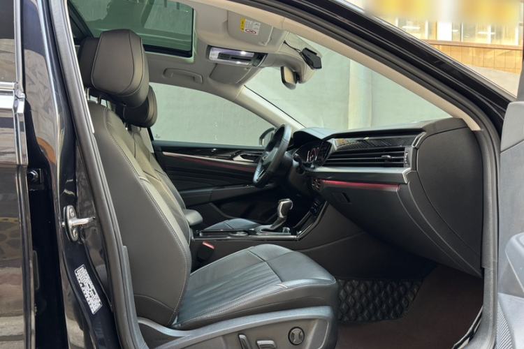 Used Volkswagen Passat 2023 Facelift 330TSI Luxury Edition Interior 3