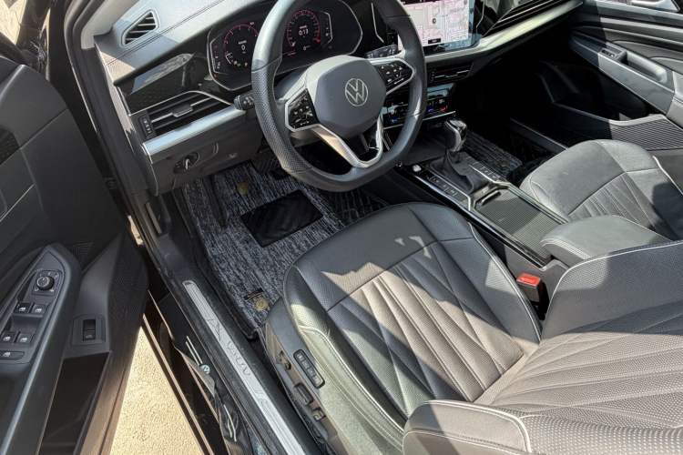 Used Volkswagen Passat 2023 Facelift 330TSI Luxury Edition Interior 3