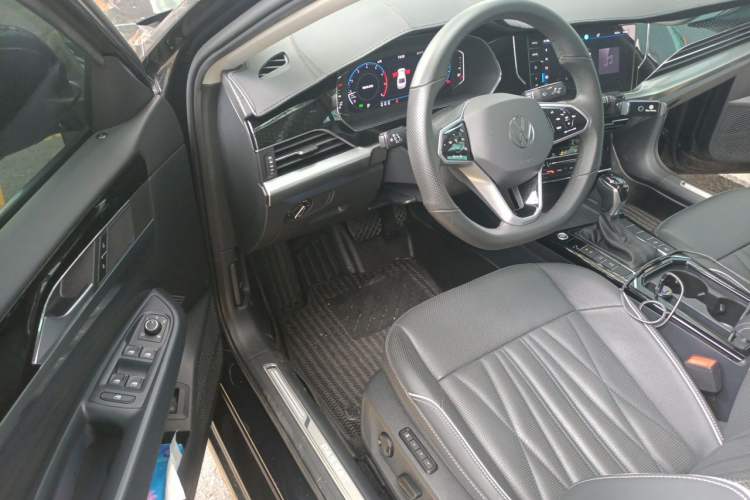 Used Volkswagen Passat 2023 Restyled 330TSI Starry Luxury Edition Interior 3