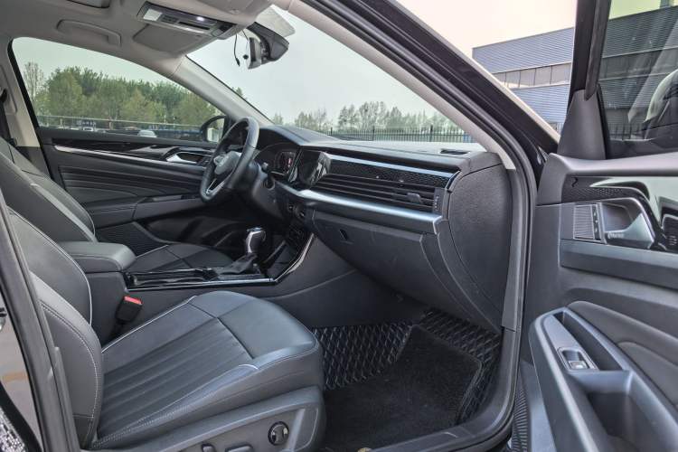 Used Volkswagen Passat 2023 Revised 330TSI Starry Elite Edition Interior 3