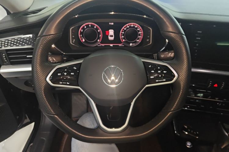 Used Volkswagen Passat 2023 Revised 330TSI Elite Edition Interior 4