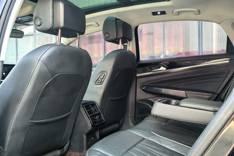 Used Volkswagen Passat 2023 Restyled 330TSI Starry Luxury Edition Interior 4