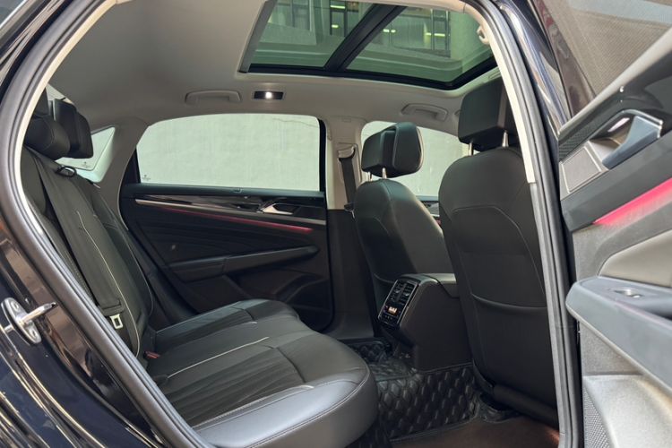 Used Volkswagen Passat 2023 Facelift 330TSI Luxury Edition Interior 4