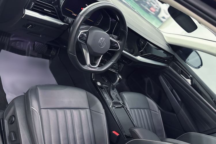 Used Volkswagen Passat 2023 330TSI Starry Elite Edition Interior 4