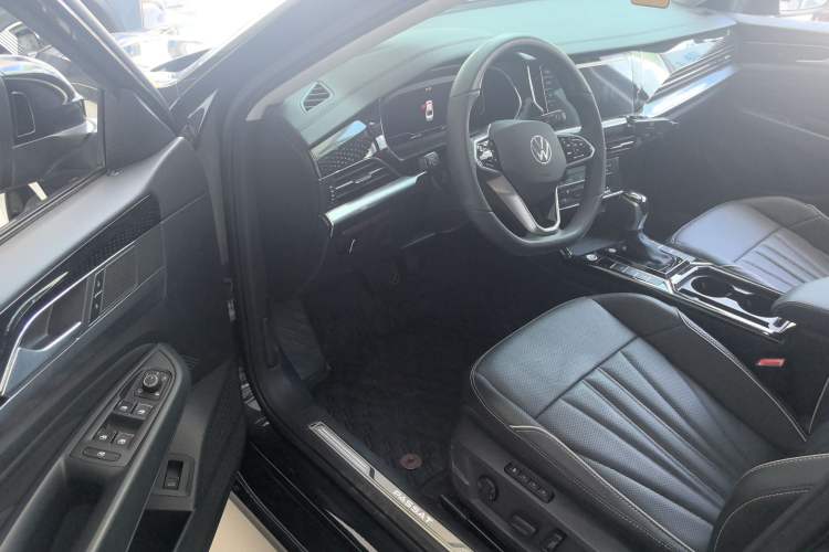 Used Volkswagen Passat 2023 Revised 380TSI Luxury Edition Interior 4