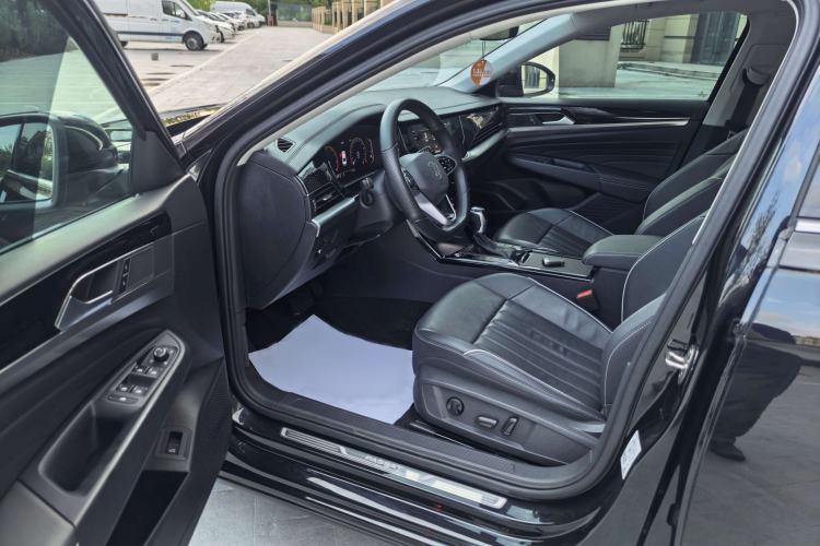 Used Volkswagen Passat 2023 Revised 330TSI Elite Edition Interior 4