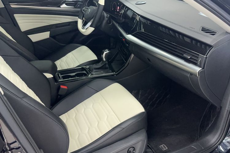 Used Volkswagen Passat 2023 Revised 330TSI Starry Elite Edition Interior 5