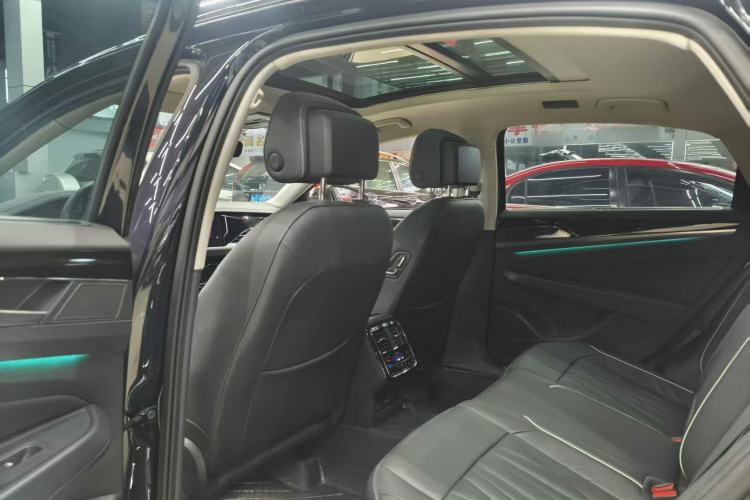 Used Volkswagen Passat 2023 Facelift 330TSI Luxury Edition Interior 5