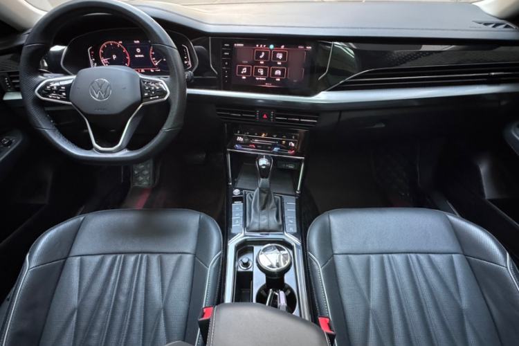 Used Volkswagen Passat 2023 Facelift 330TSI Luxury Edition Interior 5