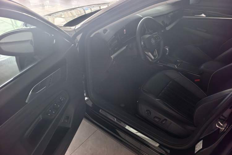 Used Volkswagen Passat 2023 Revised 330TSI Starry Elite Edition Interior 5