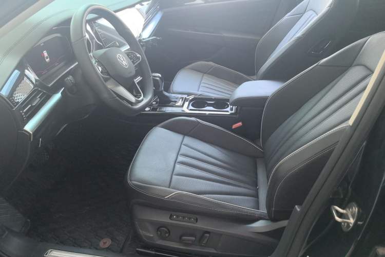Used Volkswagen Passat 2023 Revised 380TSI Luxury Edition Interior 5