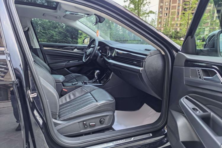 Used Volkswagen Passat 2023 Revised 330TSI Elite Edition Interior 5