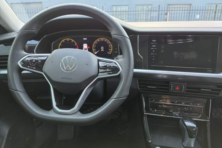 Used Volkswagen Passat 2023 Revised 330TSI Starry Elite Edition Interior 6