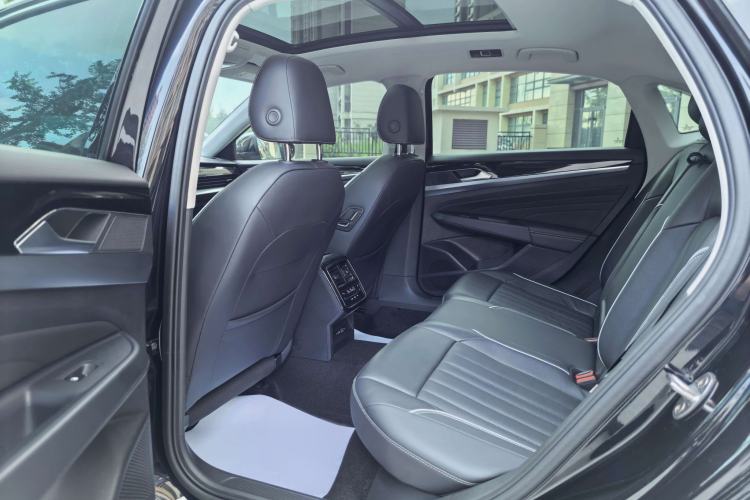 Used Volkswagen Passat 2023 Revised 330TSI Elite Edition Interior 6