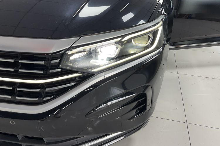 Used Volkswagen Passat 2023 Facelift 330TSI Luxury Edition Interior 7