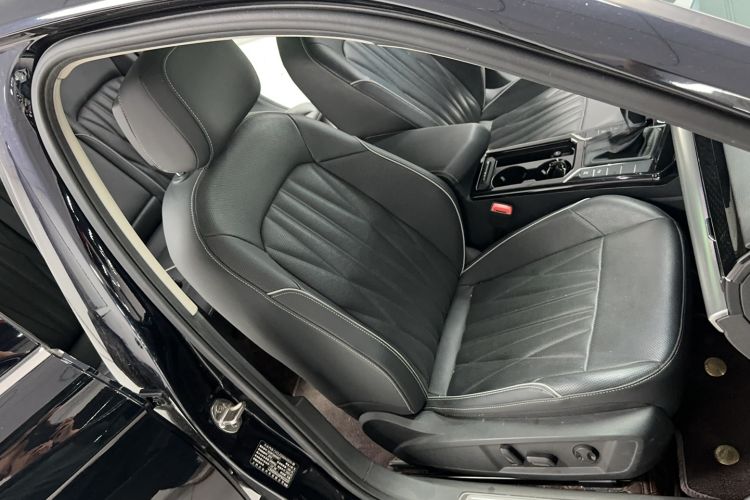 Used Volkswagen Passat 2023 Facelift 330TSI Luxury Edition Interior 8