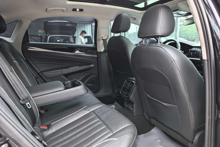 Used Volkswagen Passat 2023 330TSI Elite Edition Interior 8