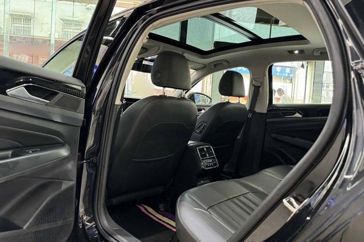 Used Volkswagen Passat 2023 Revised 330TSI Elite Edition Interior 8