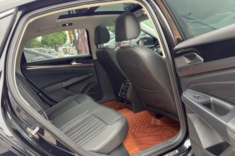 Used Volkswagen Passat 2023 330TSI Starry Elite Edition Interior 9