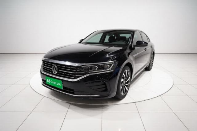 Volkswagen Passat 2023 Facelift 330TSI Luxury Edition مستعملة