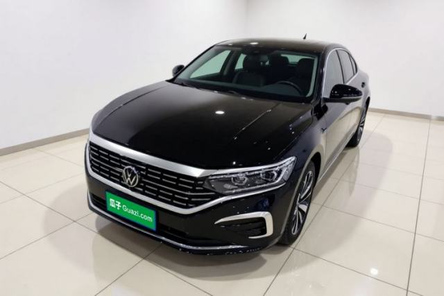 Ojetý Volkswagen Passat 2023 Revised 380TSI Luxury Edition