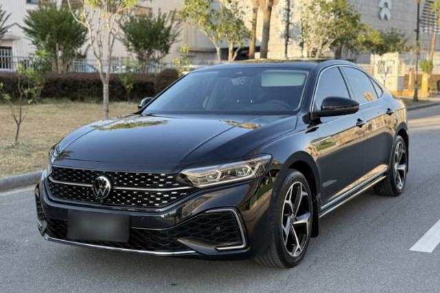 Ojetý Volkswagen Passat 2023 330TSI Starry Luxury Edition