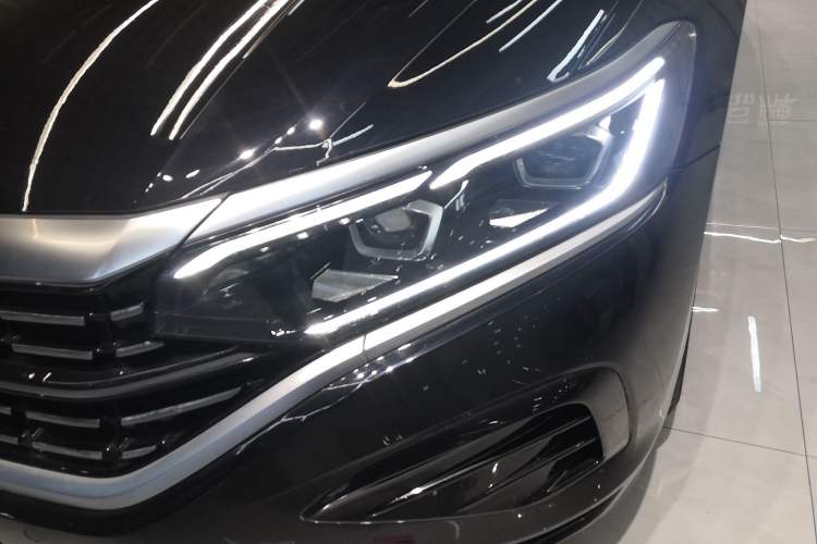 Used Volkswagen Passat 2023 Facelift 330TSI Luxury Edition Left Front Headlight