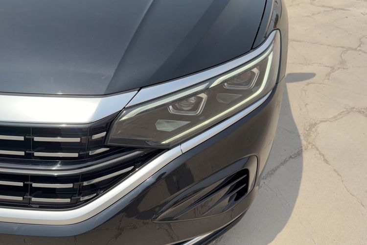 Used Volkswagen Passat 2023 Facelift 330TSI Luxury Edition Left Front Headlight