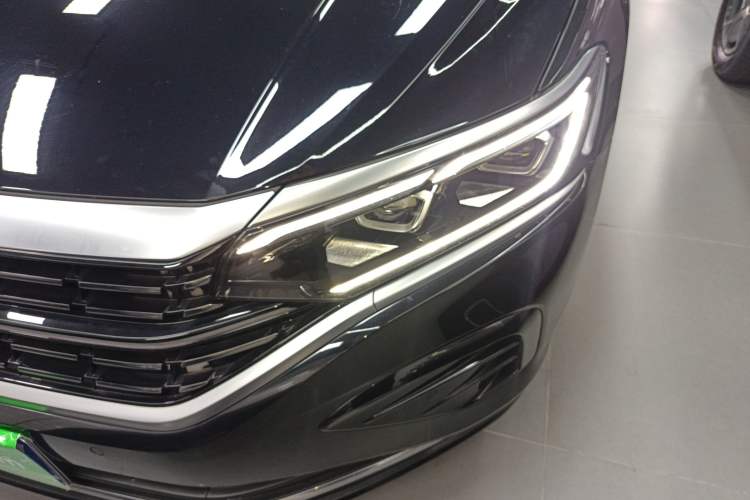 Used Volkswagen Passat 2023 Facelift 330TSI Luxury Edition Left Front Headlight