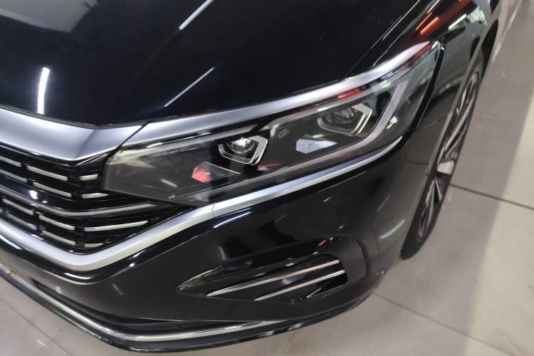 Used Volkswagen Passat 2023 Facelift 330TSI Luxury Edition Left Front Headlight