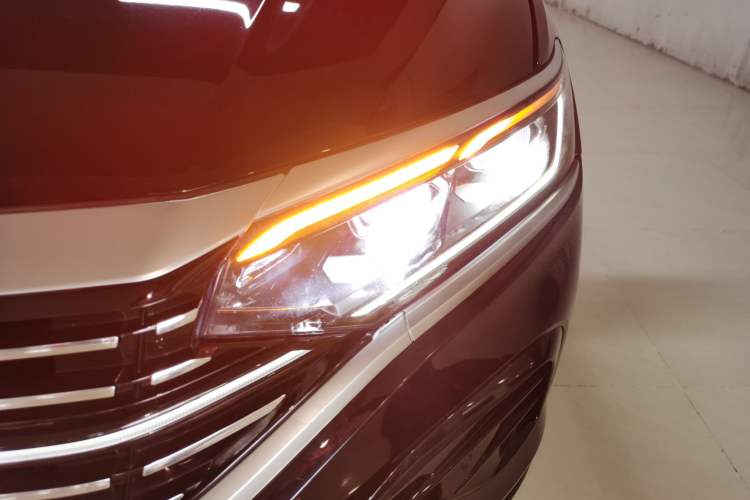 Used Volkswagen Passat 2023 Facelift 330TSI Luxury Edition Left Front Headlight