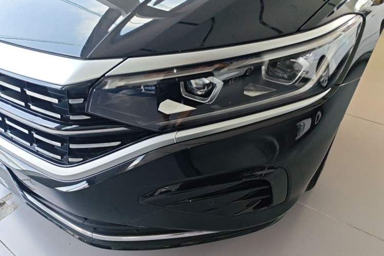 Used Volkswagen Passat 2023 Facelift 330TSI Luxury Edition Left Front Headlight