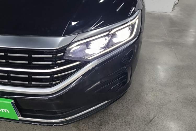 Used Volkswagen Passat 2023 Facelift 330TSI Luxury Edition Left Front Headlight